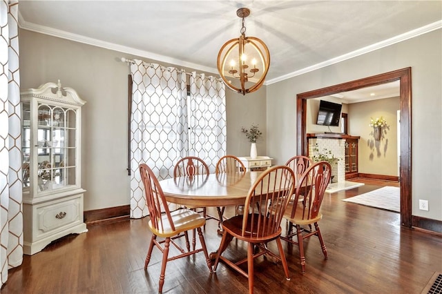 dining space with ornamental molding, dark hardwood / wood-style flooring, and a notable chandelier