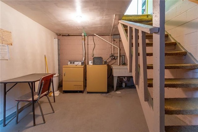 basement with sink and washing machine and clothes dryer