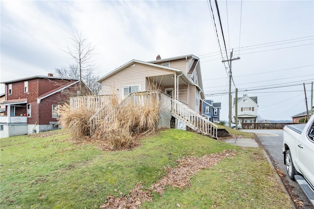 view of front facade with a front yard