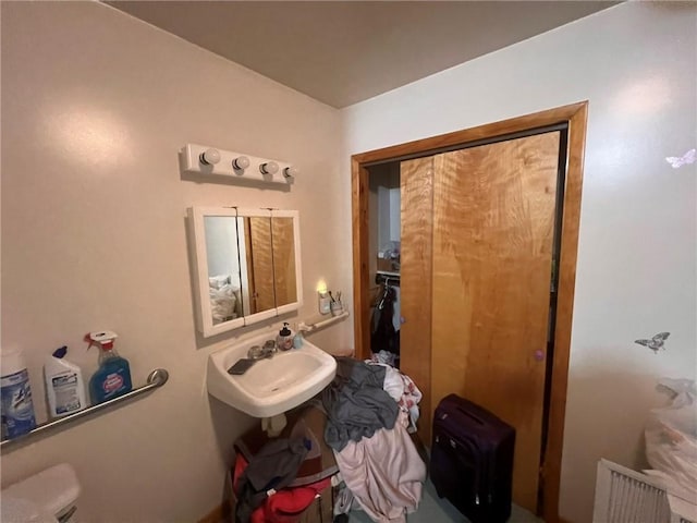 bathroom featuring sink