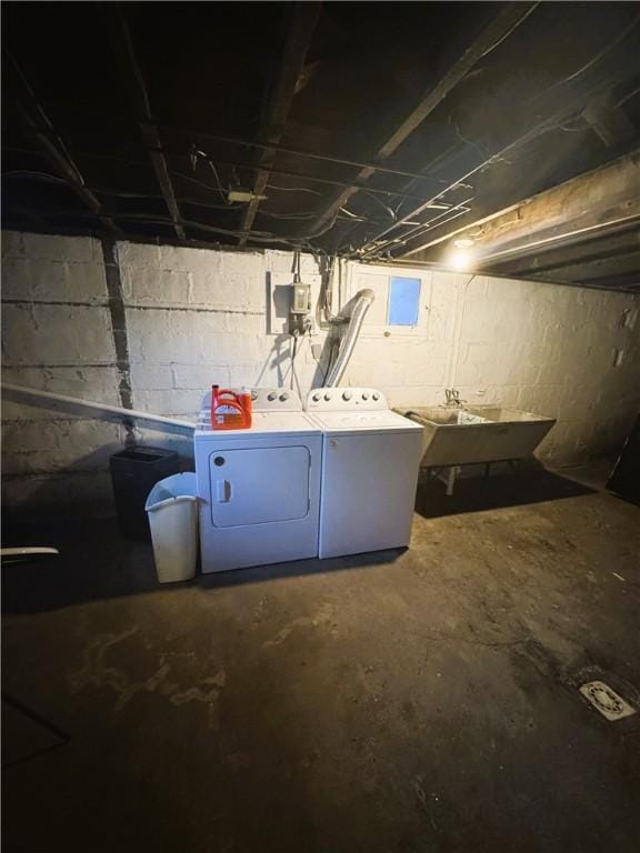 basement with sink and independent washer and dryer