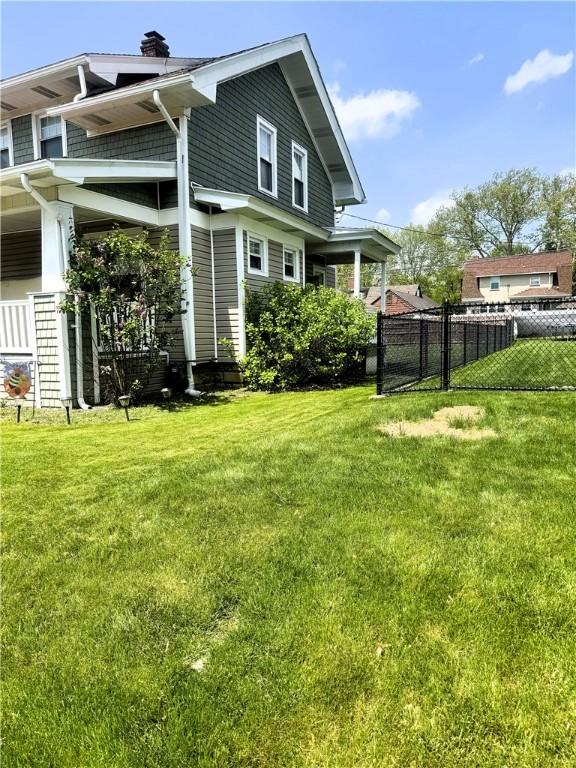 exterior space featuring a lawn