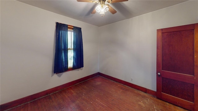 spare room featuring dark wood-type flooring and ceiling fan