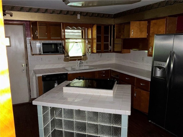 125 Webster St, Rochester Twp, PA 15074 - kitchen with black appliances, a sink, a kitchen island, and tile counters