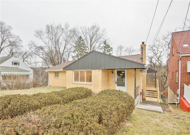 view of front of home with a front yard