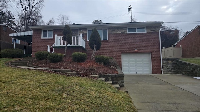 view of front of property featuring a garage and a front yard