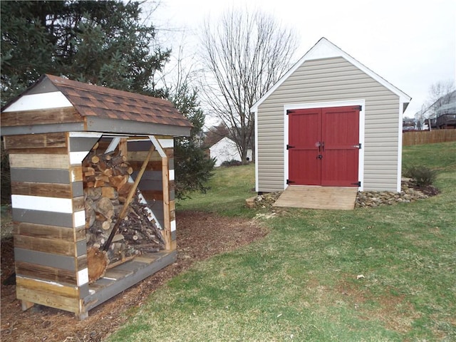 view of outdoor structure with a yard