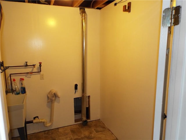 laundry room featuring sink