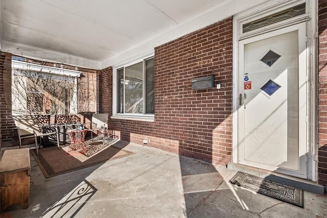 entrance to property featuring covered porch