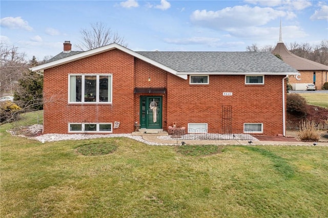 split foyer home featuring a patio area and a front yard