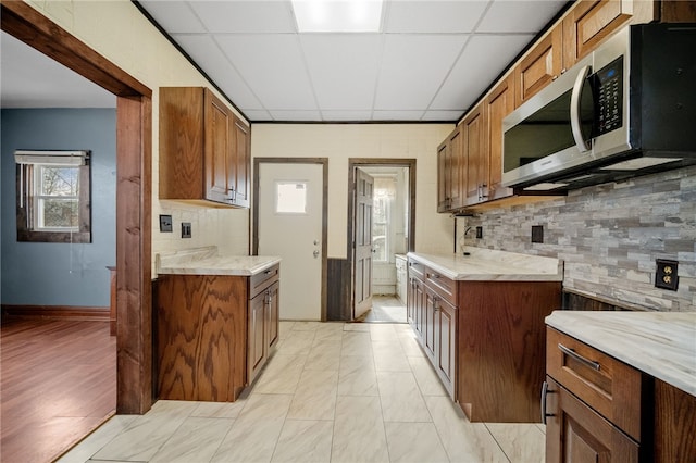 kitchen with a drop ceiling and decorative backsplash