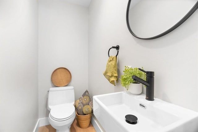 bathroom featuring toilet and sink