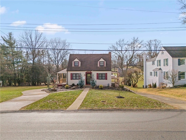 cape cod house featuring a front lawn