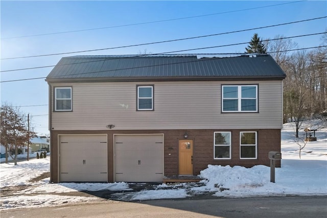 view of front facade featuring a garage