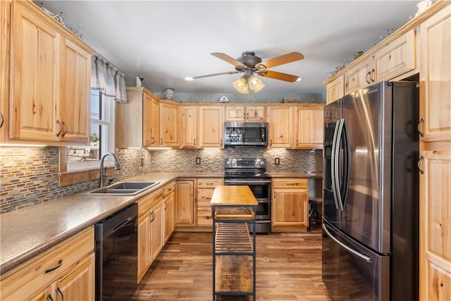 kitchen featuring sink, appliances with stainless steel finishes, hardwood / wood-style flooring, ceiling fan, and backsplash