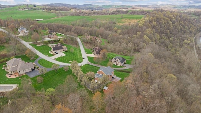 birds eye view of property featuring a forest view