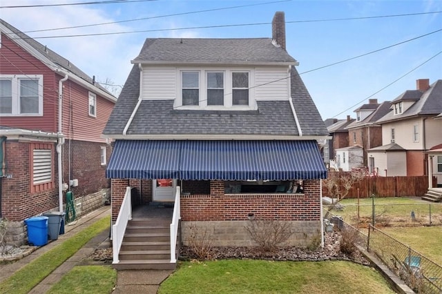 view of front of house featuring a front yard