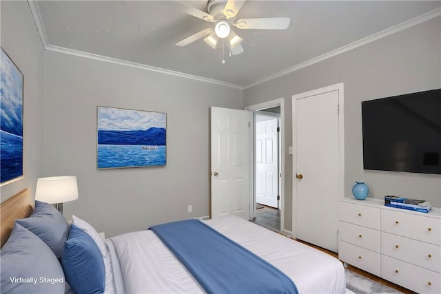 bedroom with hardwood / wood-style floors, crown molding, and ceiling fan