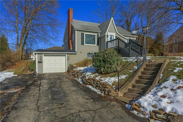 view of front facade featuring a garage