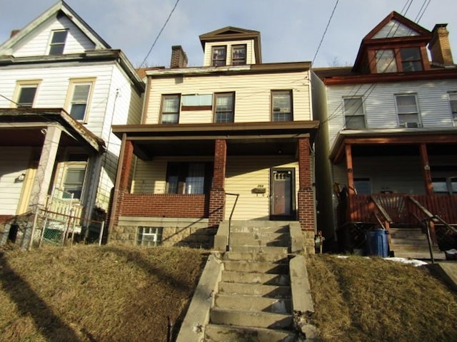 view of front facade featuring a porch