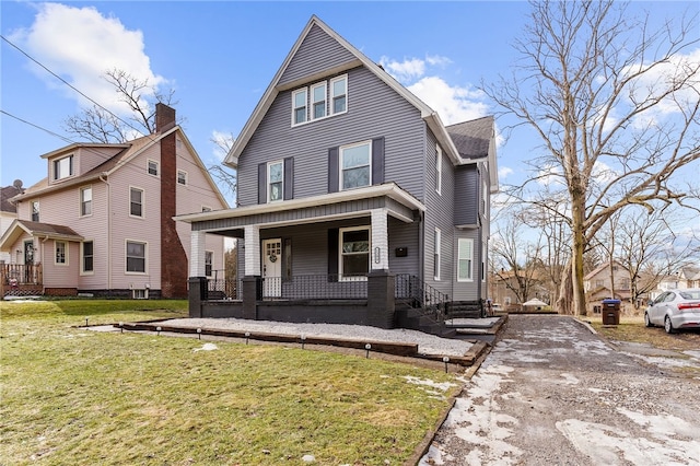 view of front of property featuring a porch and a front lawn