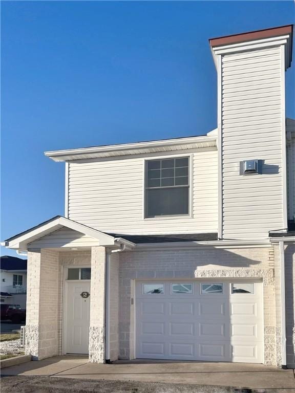 view of front facade featuring a garage