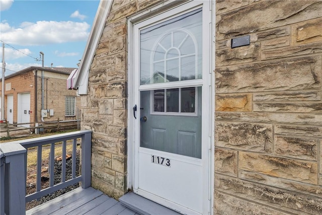 property entrance featuring covered porch