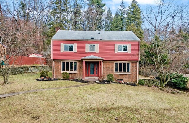 view of front of house featuring a front lawn