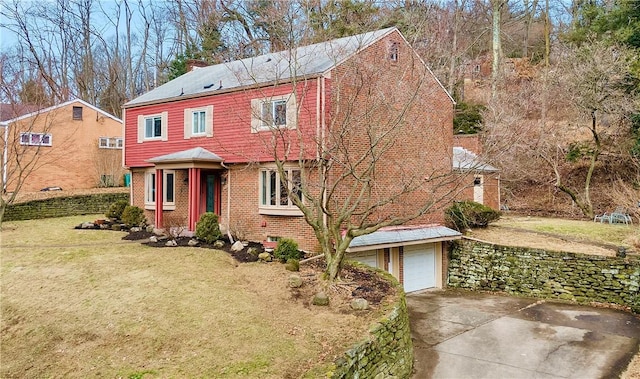 view of front of home featuring a garage and a front yard