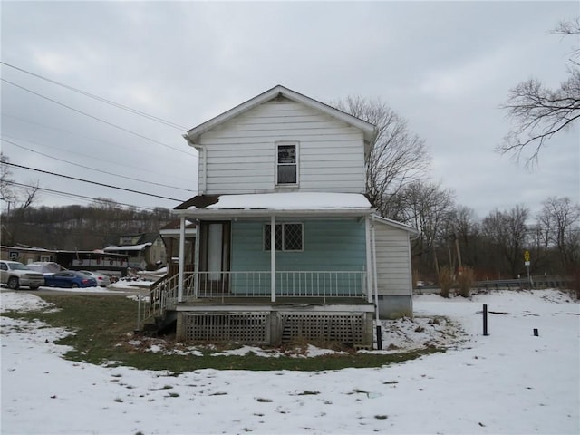 view of front of property featuring covered porch