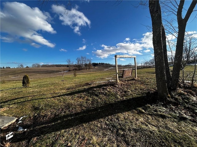 view of yard with a rural view