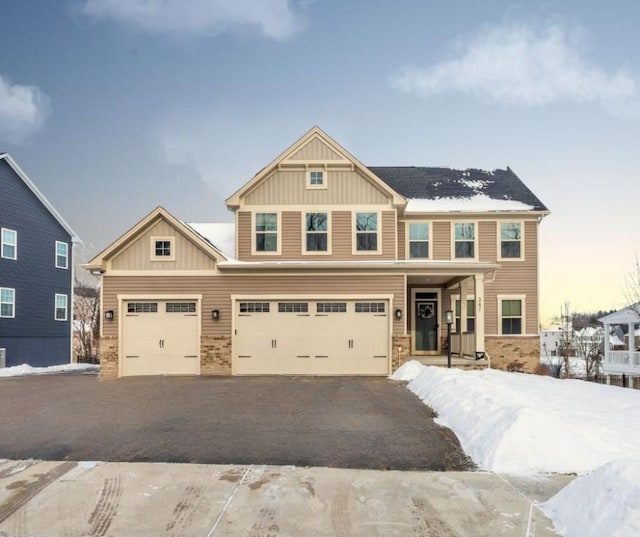 craftsman house featuring a garage