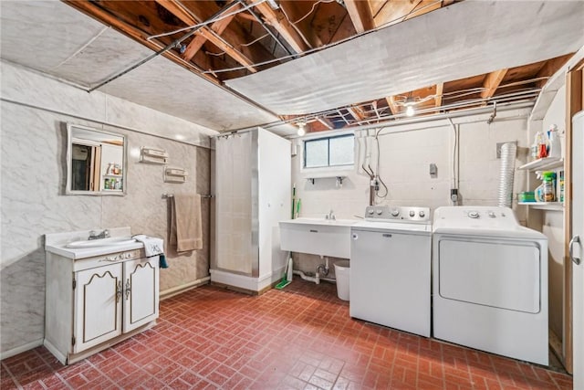 laundry room with sink and washer and clothes dryer