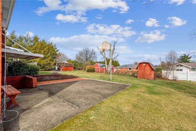 view of yard with a shed