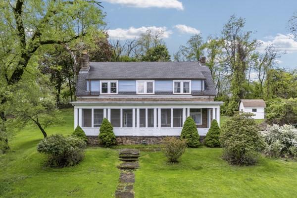 2515 Middle Rd, Hampton, PA 15116 - view of front of home featuring a chimney, a sunroom, and a front lawn