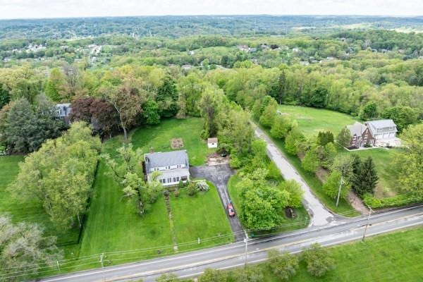 2515 Middle Rd, Hampton, PA 15116 - drone / aerial view