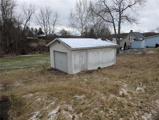 garage featuring a lawn