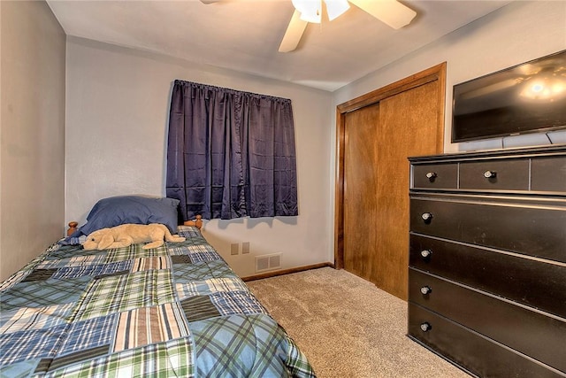 bedroom featuring ceiling fan, a closet, and carpet