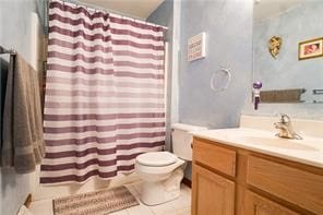 bathroom featuring a shower with curtain, vanity, and toilet