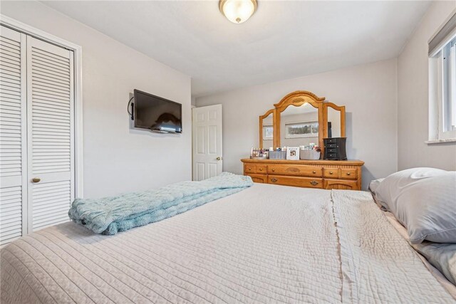 bedroom featuring a closet