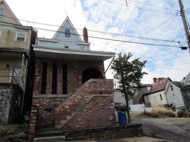 view of front of house