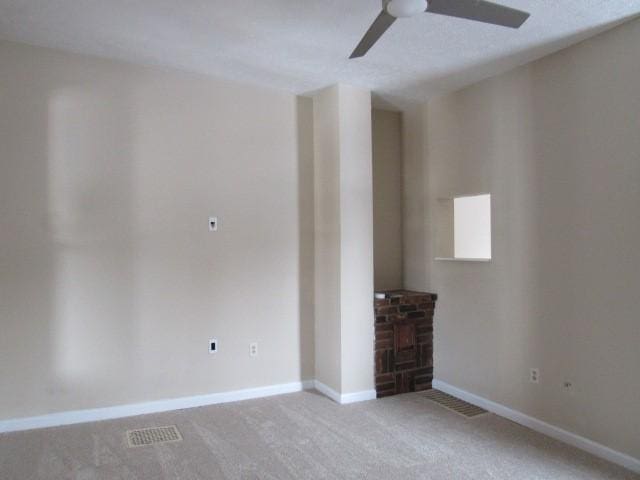 unfurnished room with light carpet and ceiling fan