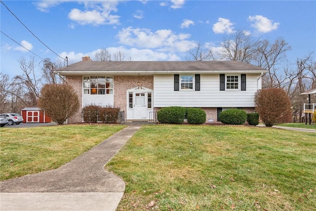 split foyer home with a front yard