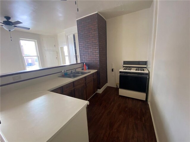 kitchen with white range with gas cooktop, sink, dark hardwood / wood-style floors, and ceiling fan