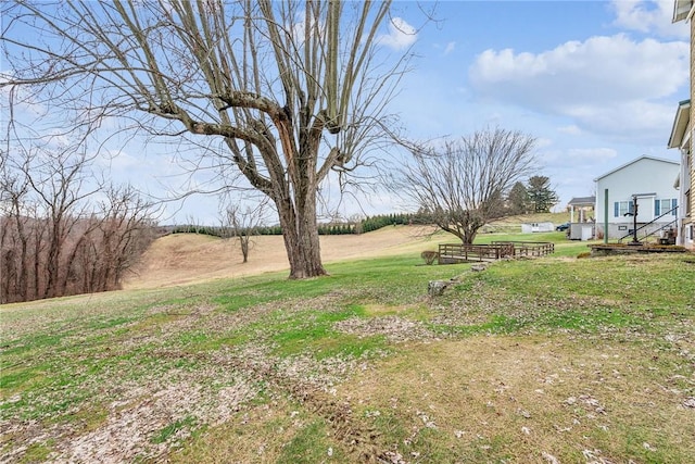 view of yard featuring a rural view