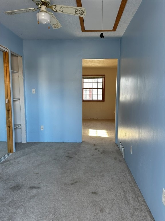 spare room featuring carpet floors and ceiling fan