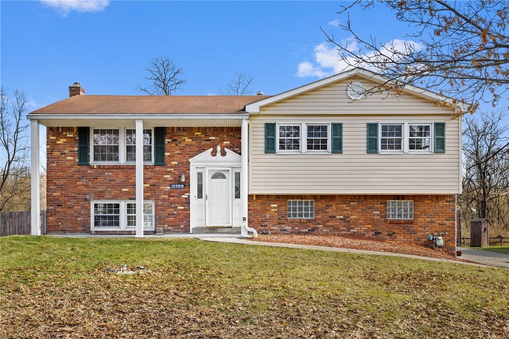 bi-level home featuring a front yard