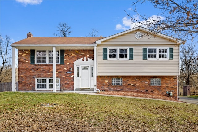 bi-level home featuring a front yard