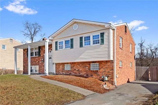 view of front of property with a front lawn