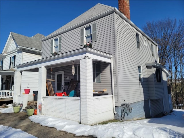 view of front of property featuring covered porch